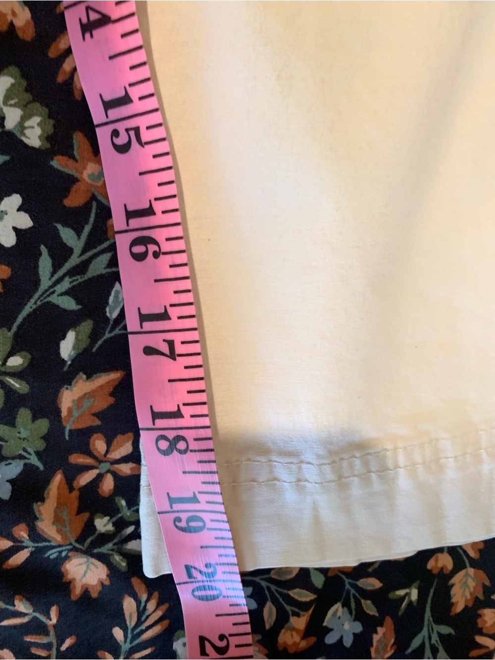 Coldwater Creek Light Cream Cargo Capris - Picture 5 of 5